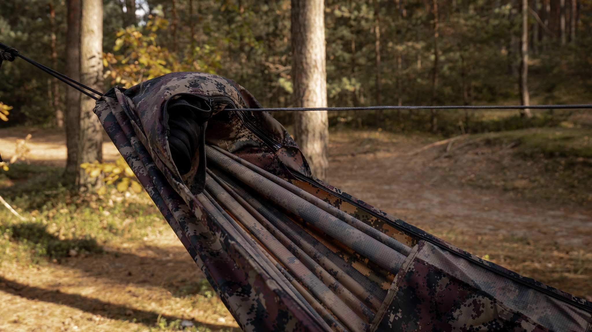 TigerWood Ważka V2 Long Pocket Camo ultrakevyt riippumatto - hyttysverkolla