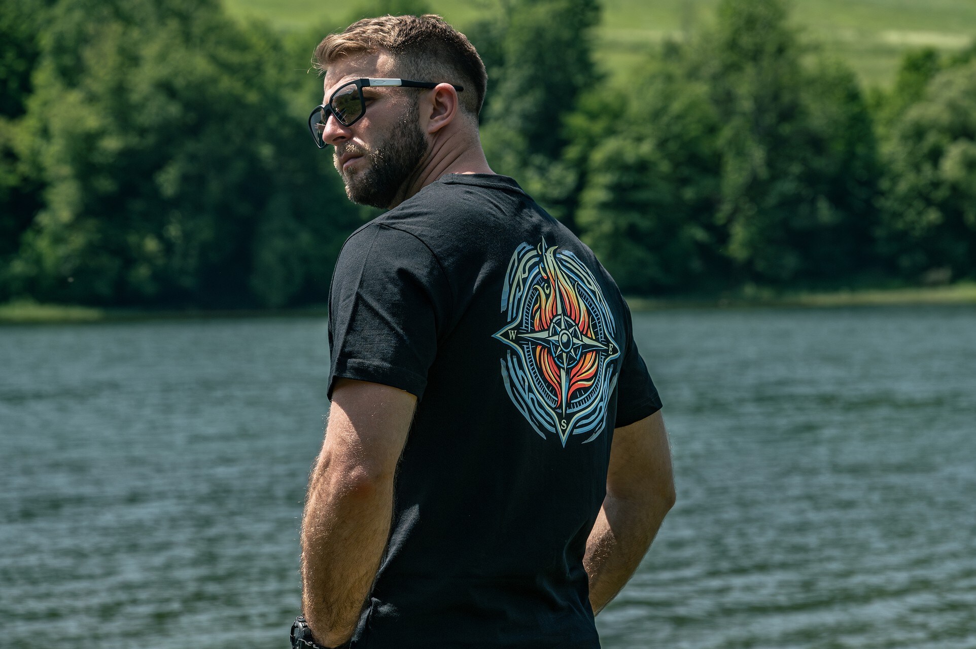 Voyovnik Fire Compass T-paita - Black
