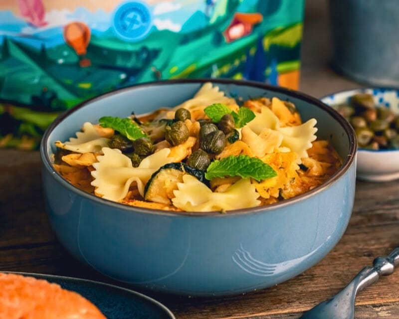 Lyommy Pakastekuivattu Farfalle-pasta lohella 86 g/500 kcal