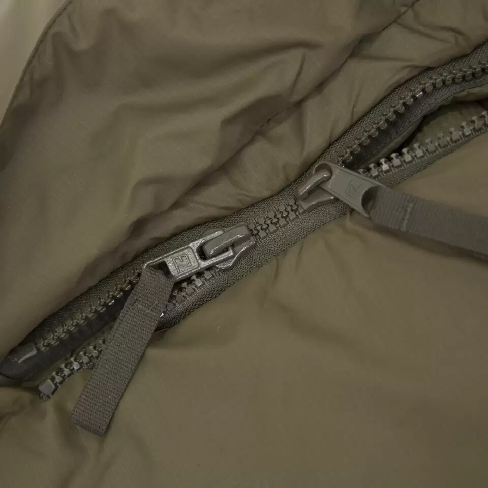 Carinthia Survival One makuupussi Large - Olive vasen