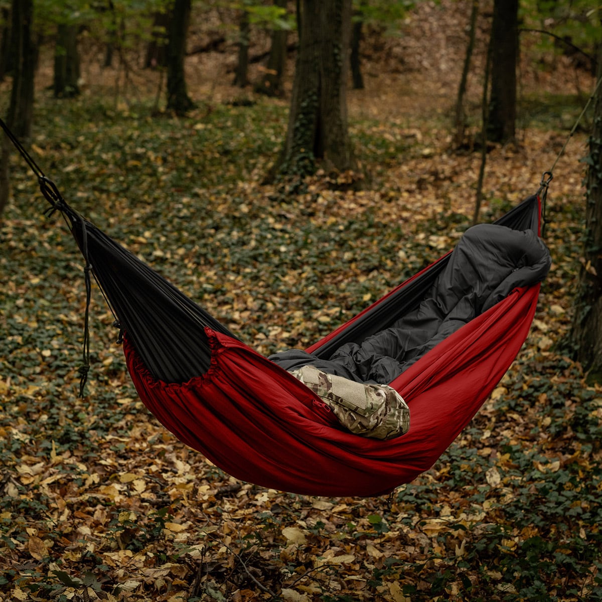 Helikon-Tex Swagman Roll Climashield Apex Poncho makuupussitoiminnolla - Crimson Sky