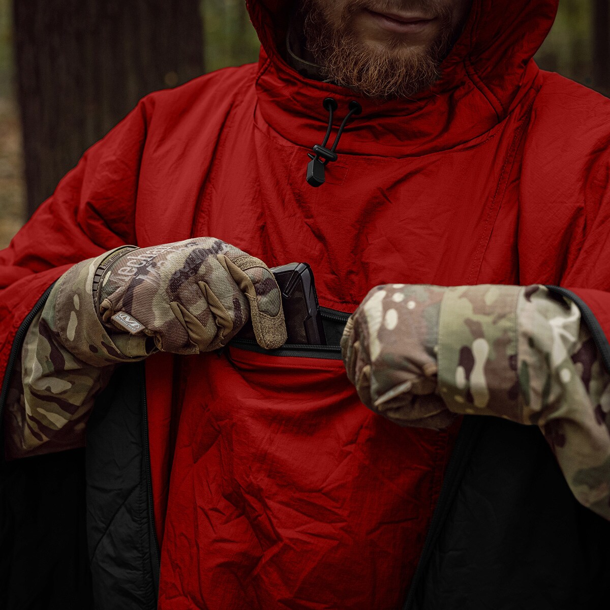 Helikon-Tex Swagman Roll Climashield Apex Poncho makuupussitoiminnolla - Crimson Sky