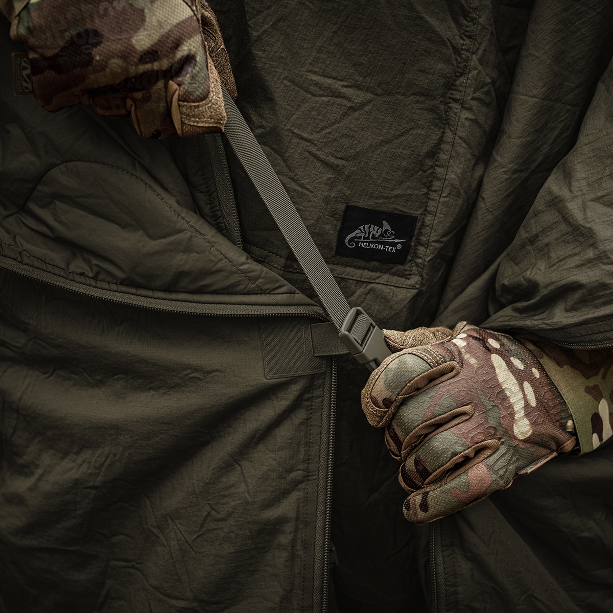 Helikon-Tex Swagman Roll Climashield Apex Poncho makuupussitoiminnolla - Taiga Green