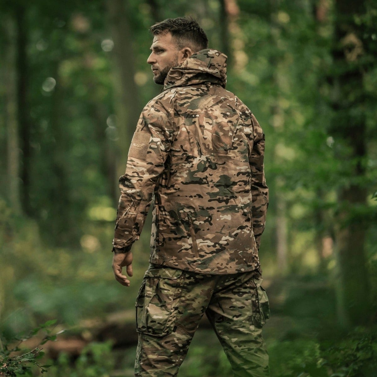 Texar ECWCS Hardshell -sadetakki takaa kuvattuna