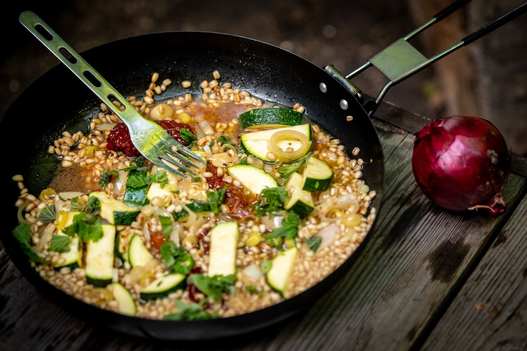Fox Outdoor -merkin kokoontaitettava retkipaistinpannu, valmistettu ruostumattomasta teräksestä