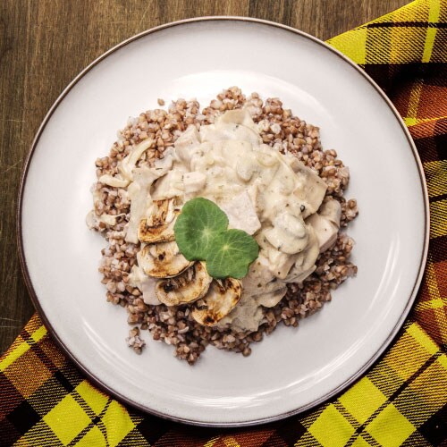 Aliments en conserve - Poulet à base de plantes à la sauce aux champignons avec du sarrasin 400 g Ed Red