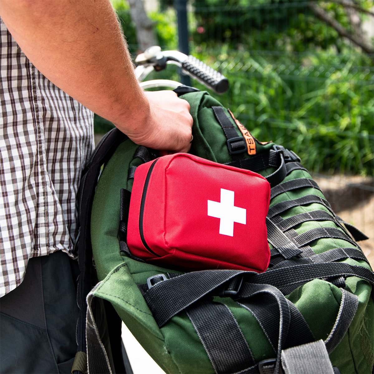 Trousse de premiers secours pour vélo avec équipement type 250 - imperméable Medaid - Red