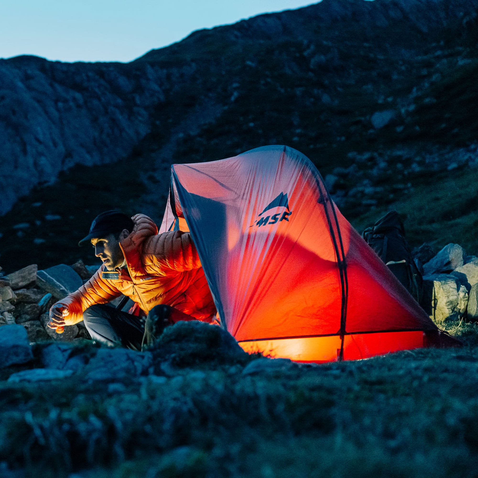 Lampe de poche tactique et exploration Seeker 4 Pro Cool White 4600 lumens Olight - Orange 