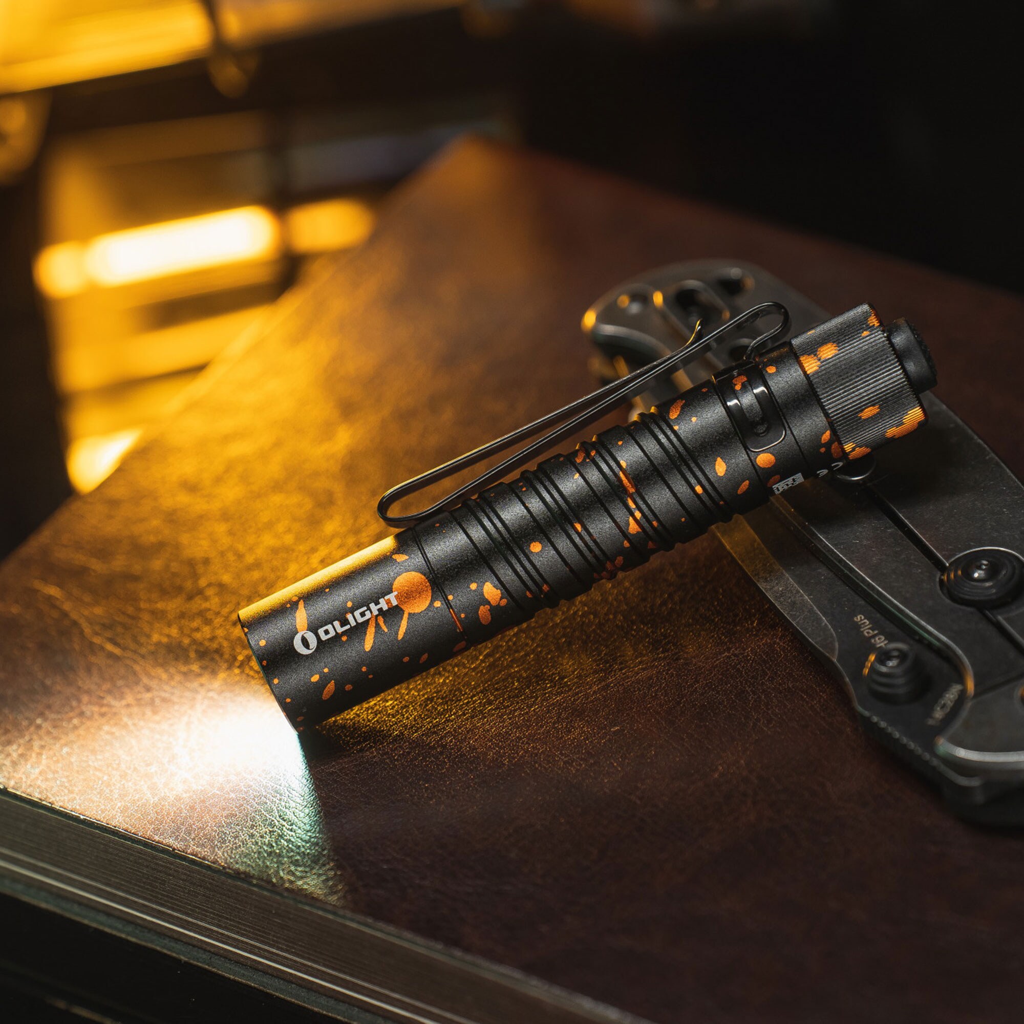 Lampe de poche I5T EOS - 300 lumens Olight - Pumpkin Stains