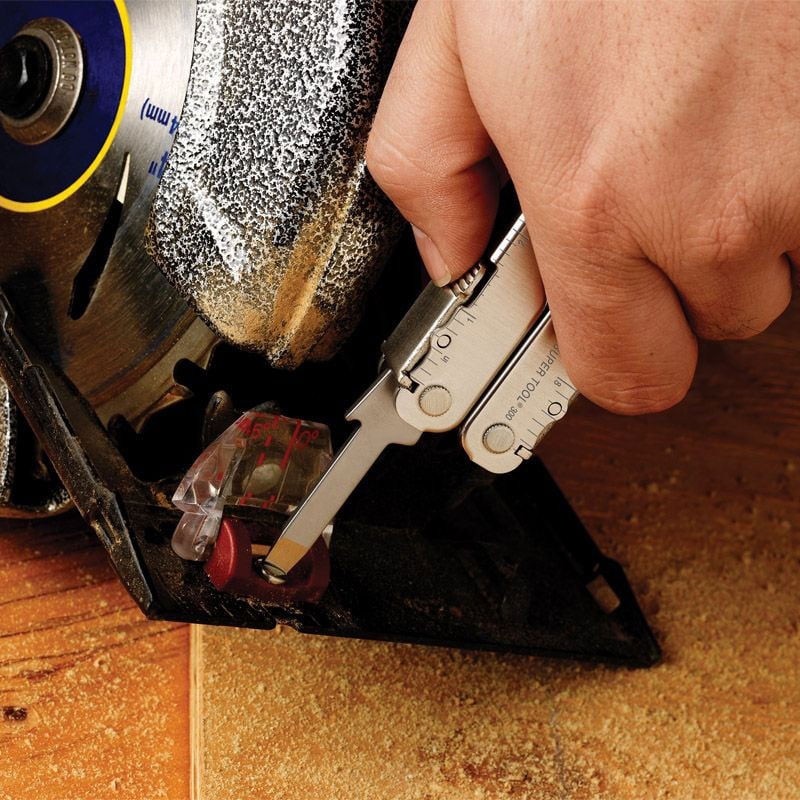 Multitool Super Tool 300 Leatherman avec holster