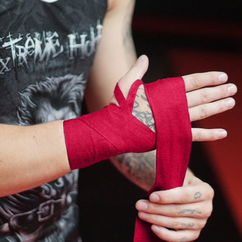 Bandes de boxe sur les mains et les poignets 2 x 4 m DBX Bushido  - Red 