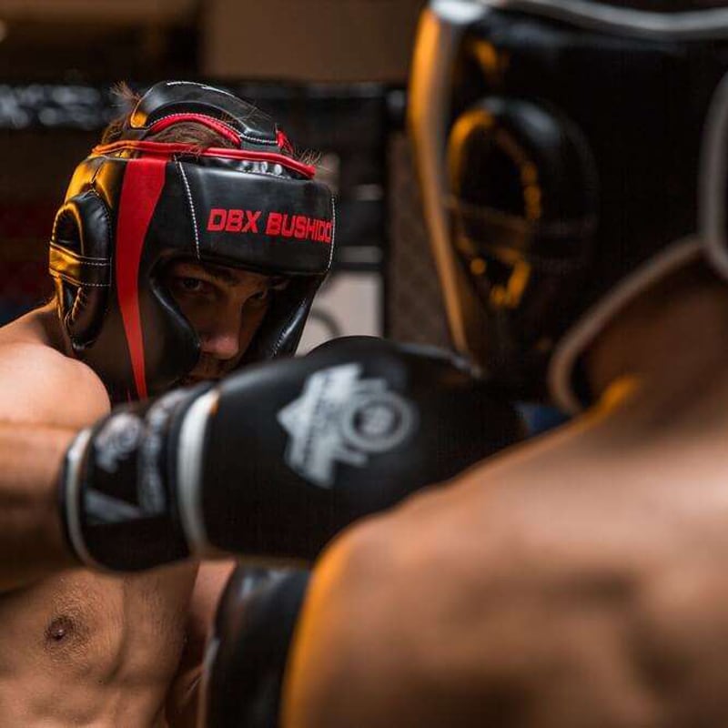 Casque de boxe pour l'entraînement et le combat DBX Bushido - Black/Red 