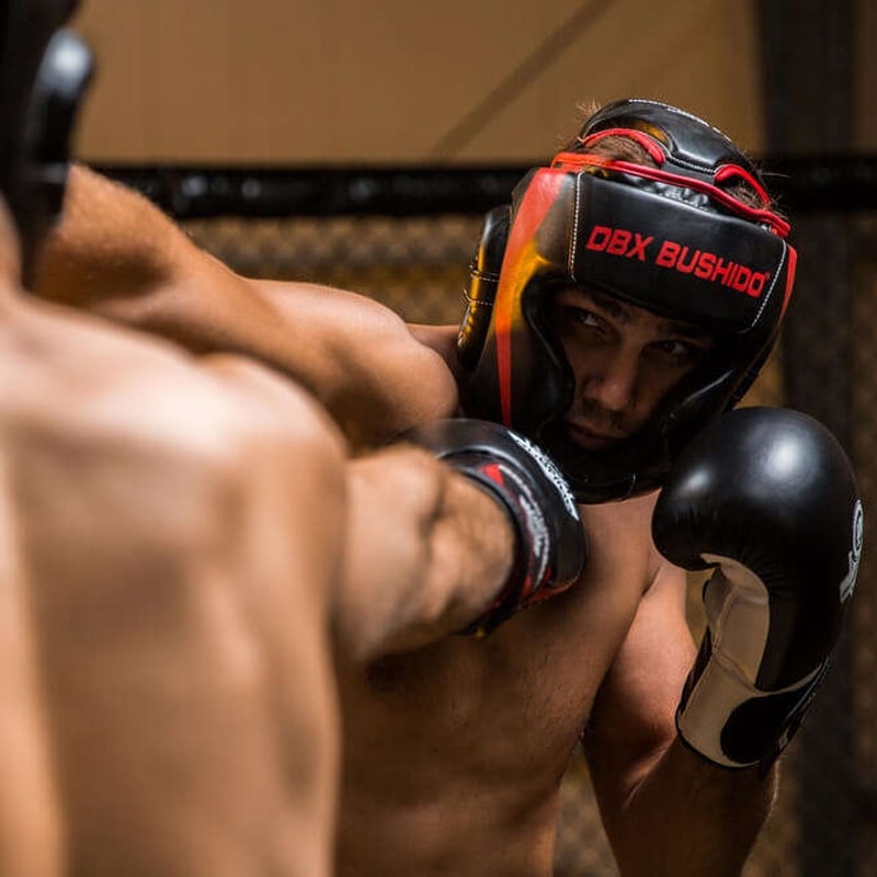 Casque de boxe pour l'entraînement et le combat DBX Bushido - Black/Red 