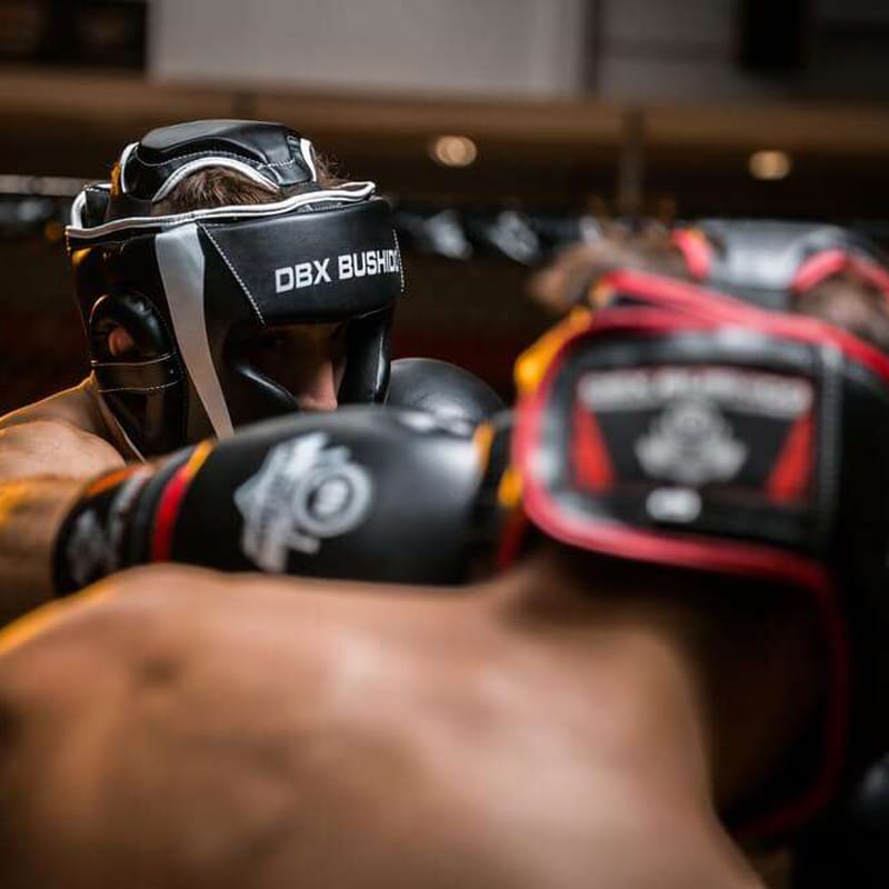 Casque de boxe pour l'entraînement et le combat DBX Bushido - Black 