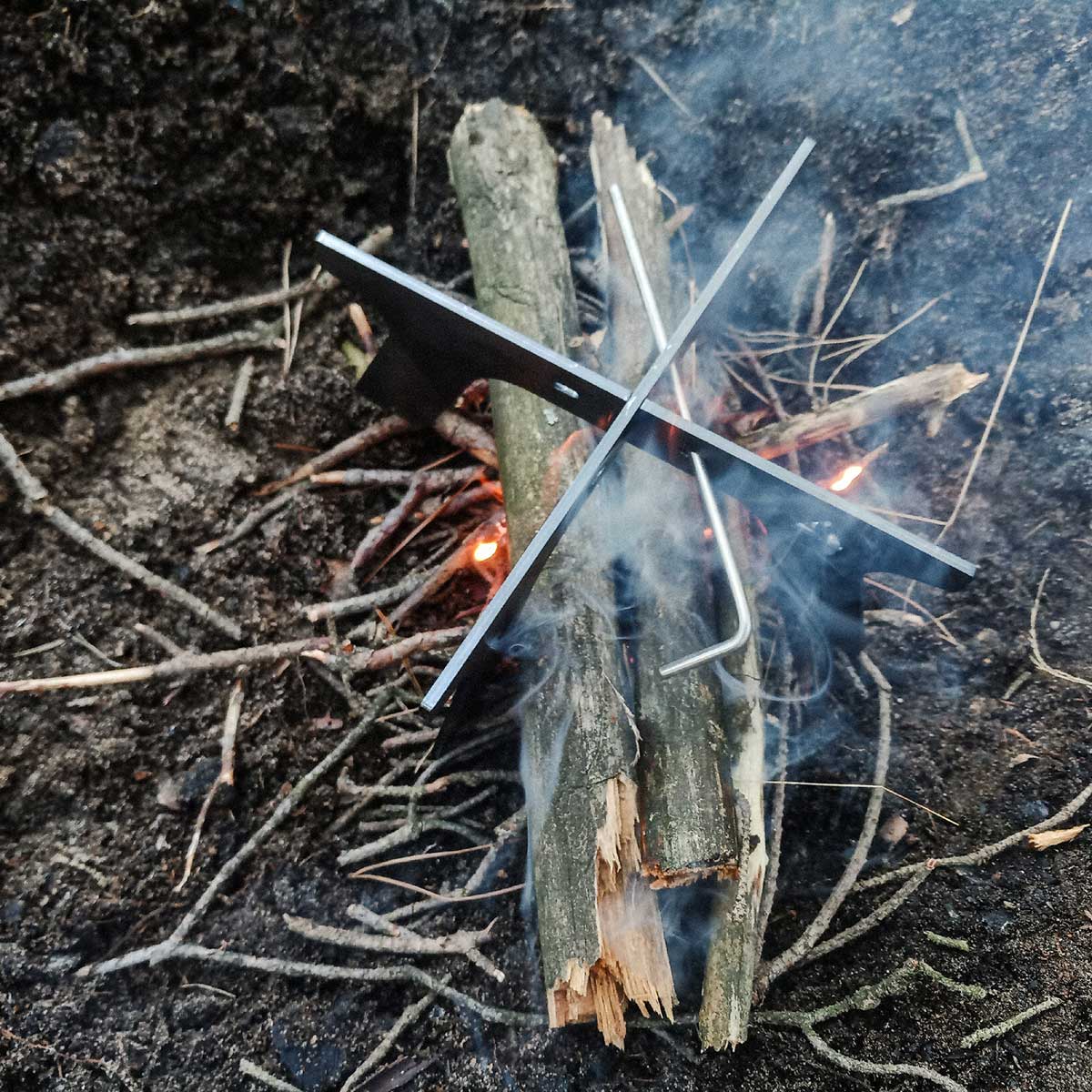 Socle de cuisson pour feu de camp 