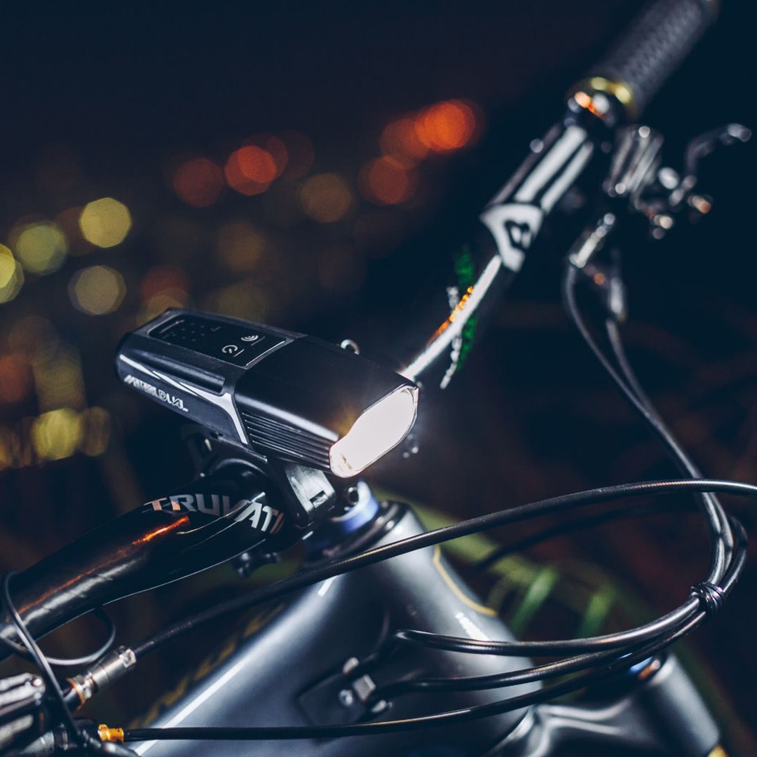 Feu de vélo avant Meteor Storm Dual 1300 lumens Moon
