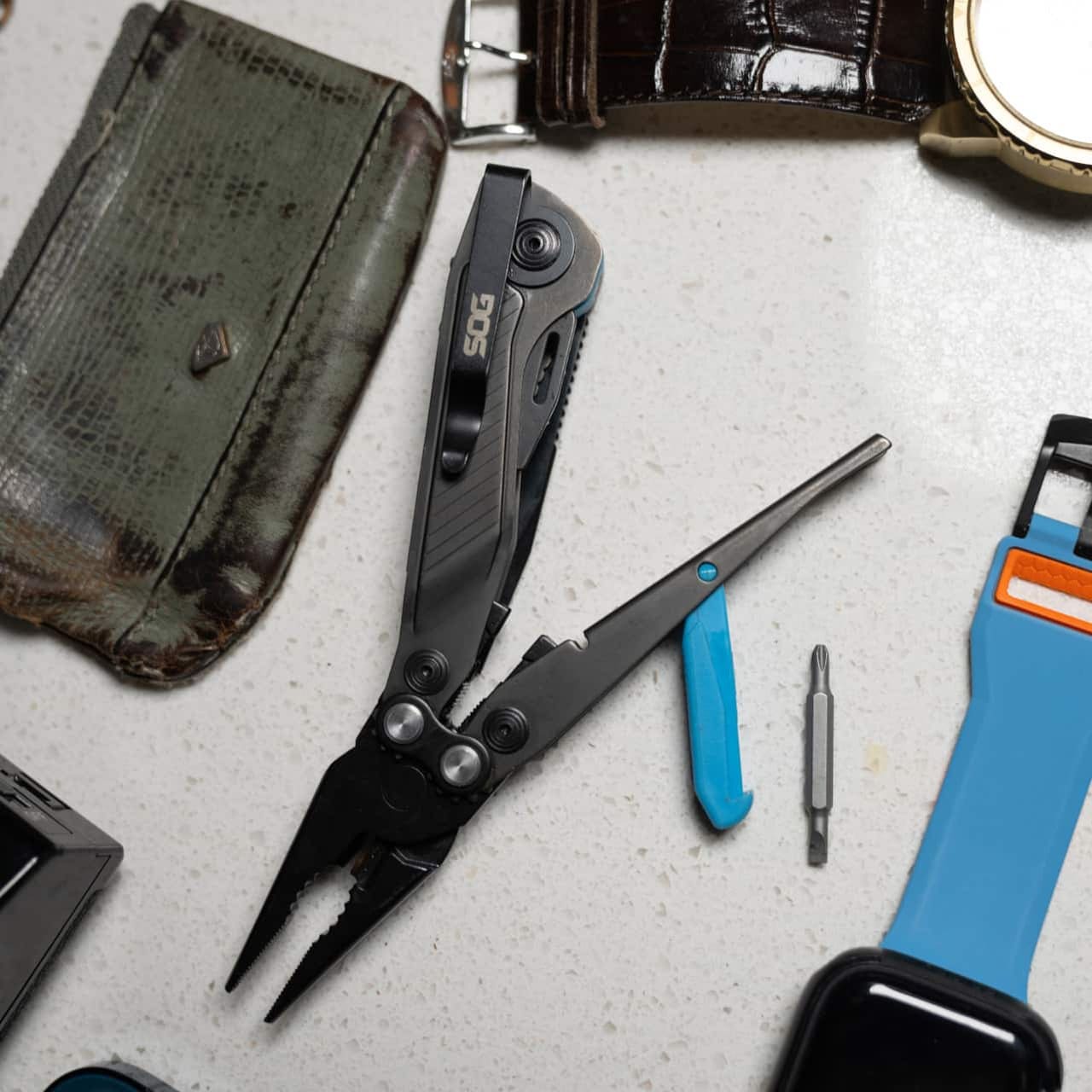 Multitool Flash MT SOG - Urban Gray/Cyan