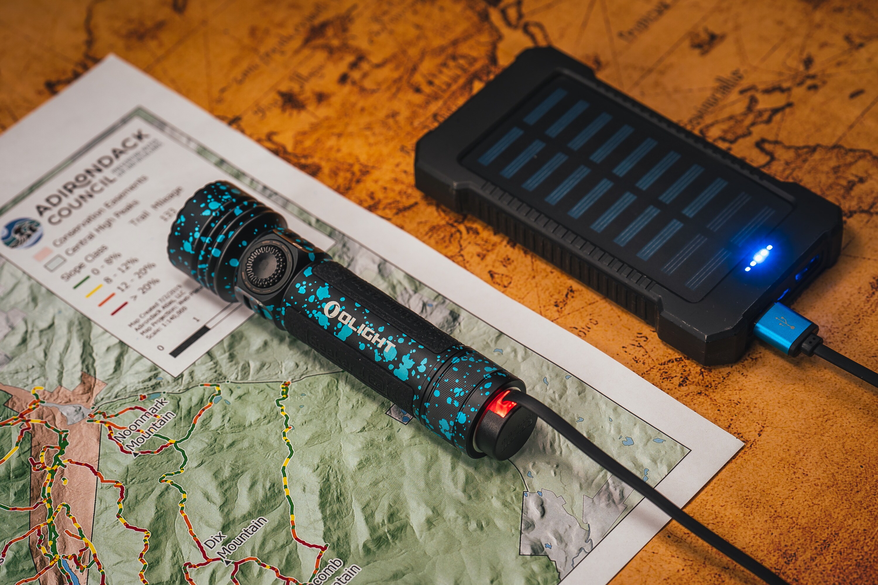 Lampe de poche tactique  et de recherche Seeker 4 Pro Cool White Deep Ocean - 4600 lumens Olight