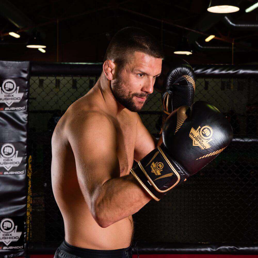 Gants de boxe B-2V13 DBX Bushido - Black and gold