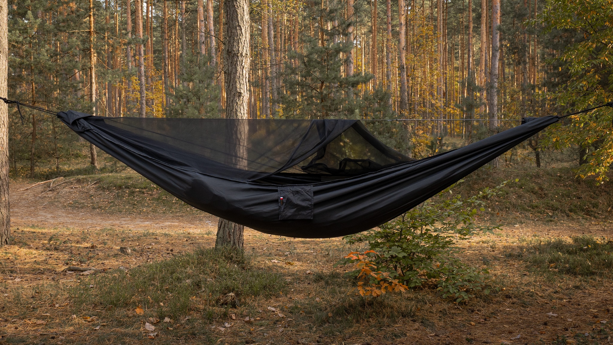 Hamac ultra-léger Ważka V2 Long Pocket - avec moustiquaire  TigerWood - Black
