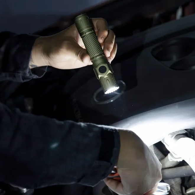 Lampe torche tactique Warrior Ultra Olive Green - 2500 lumens Olight