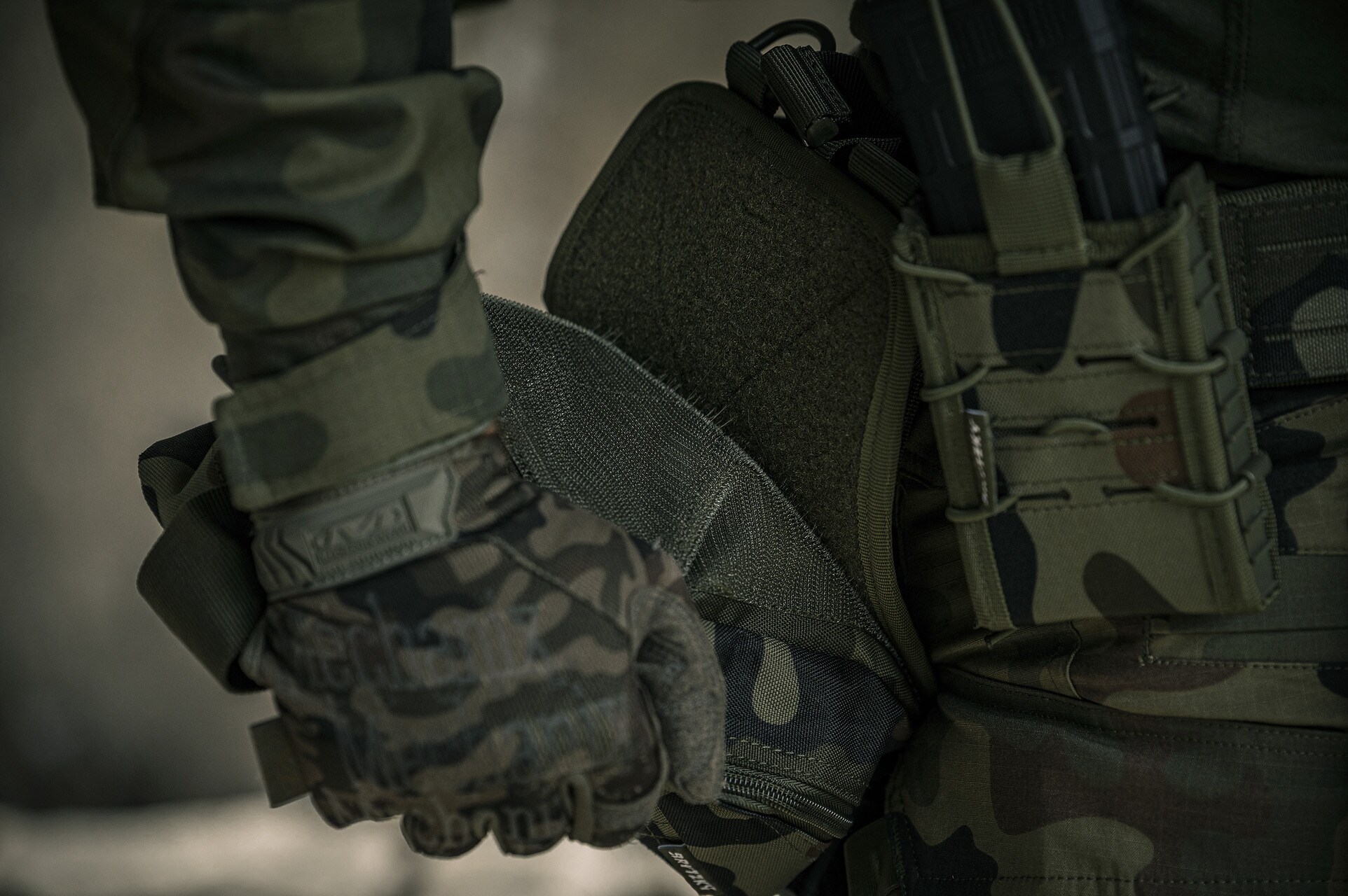 Trousse de premiers secours tactique MOLLE IFAK Brytzky Tactical - wz.93 Pantera PL Woodland