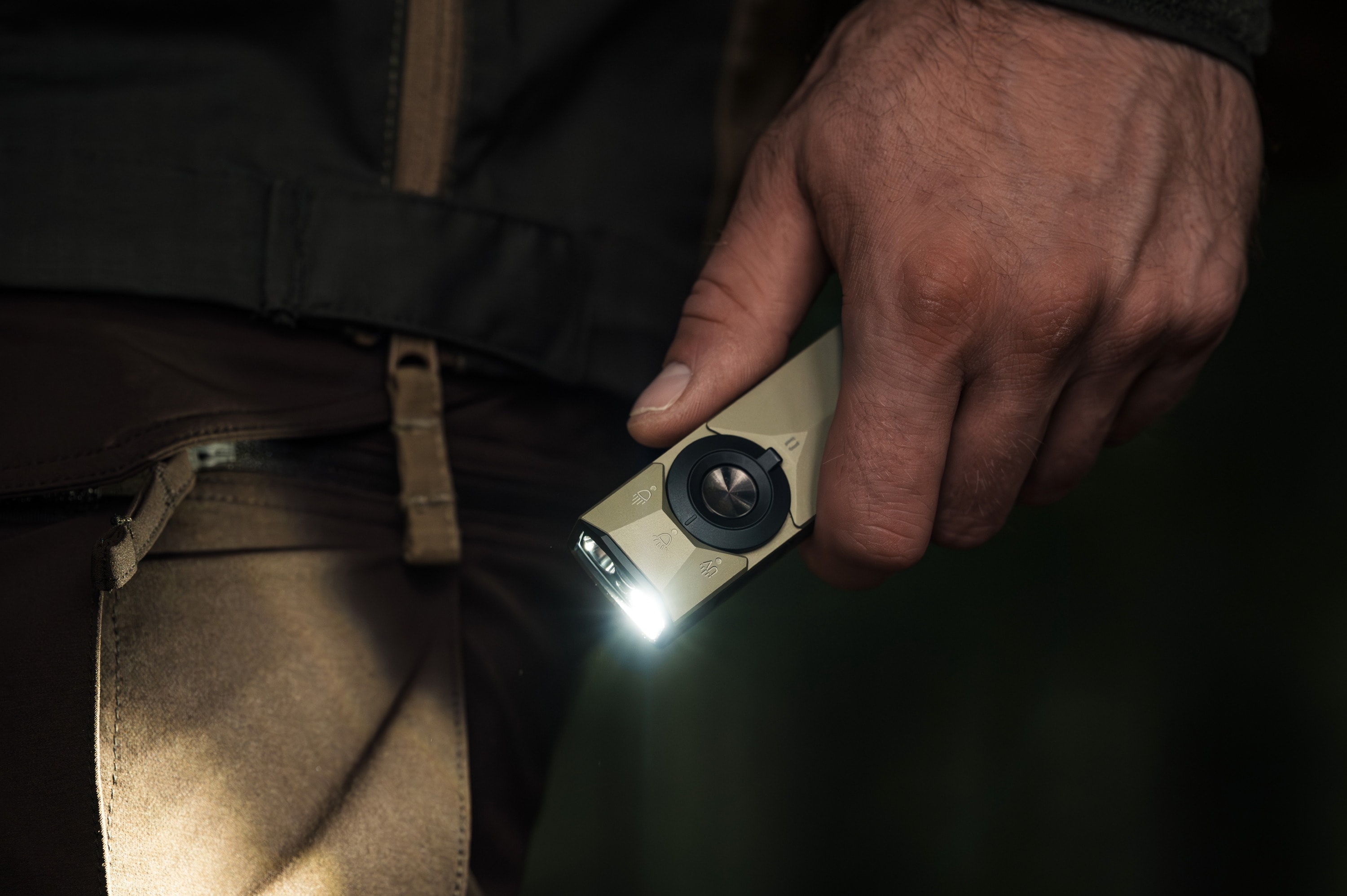 Lampe de poche Olight ArkPro Ultra Class 1 Cool White Olive Green - 1700 lumens