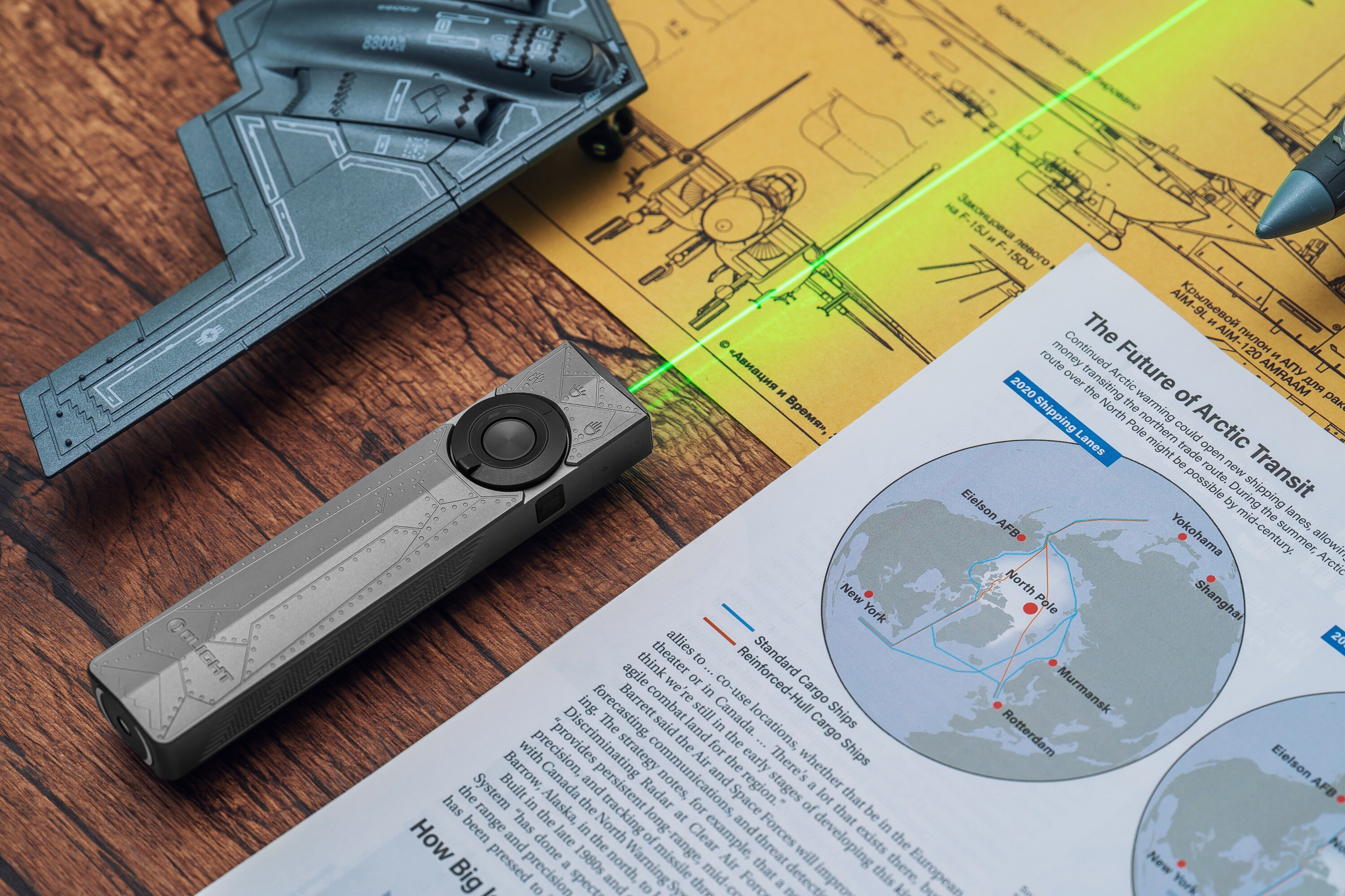 Lampe de poche ArkPro Class 1 - 1500 lumens Olight - Cool White Phantom Squadron