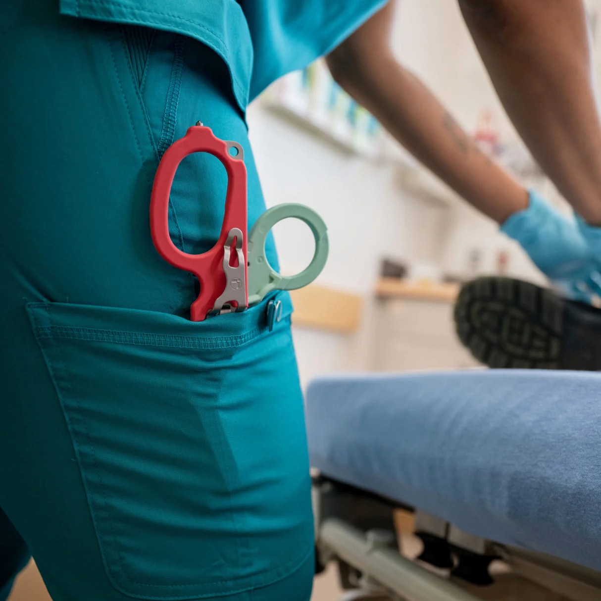 Multitool avec étui Utility Raptor Rescue Leatherman - South Beach