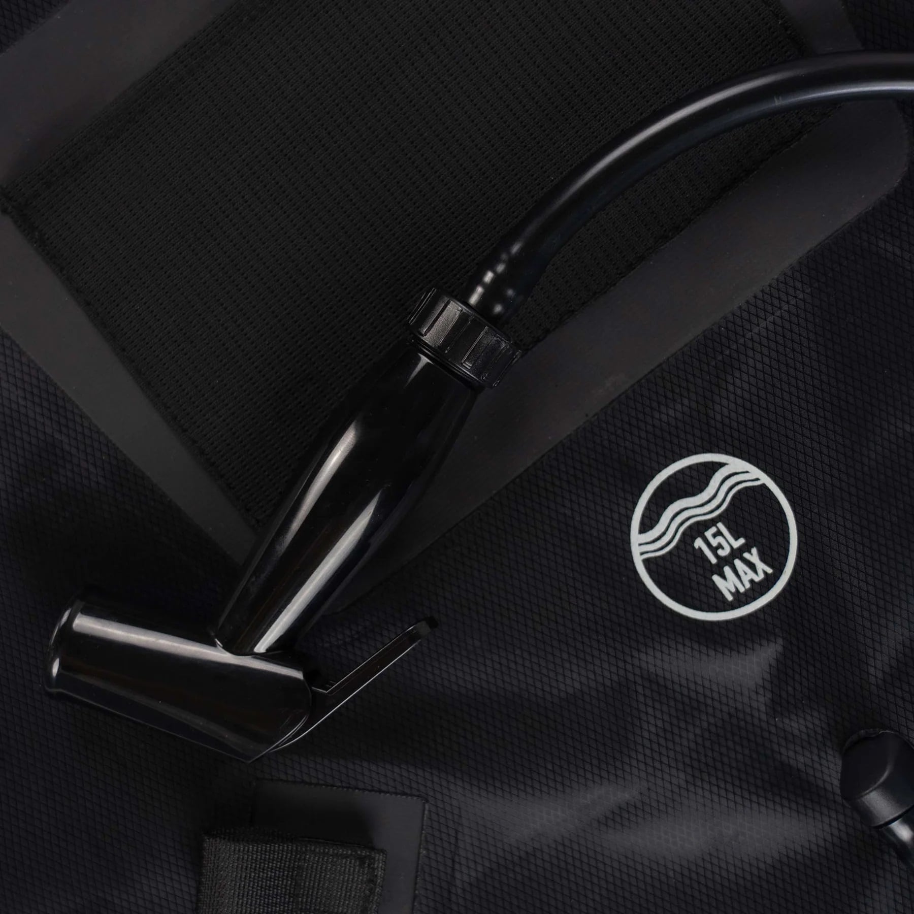 Douche de voyage Wild Rinse Camping Solar 15 L Highlander Outdoor - Black