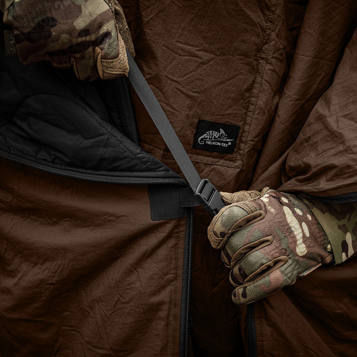 Poncho avec fonction de sac de couchage Swagman Roll Climashield Apex Helikon - Earth Brown