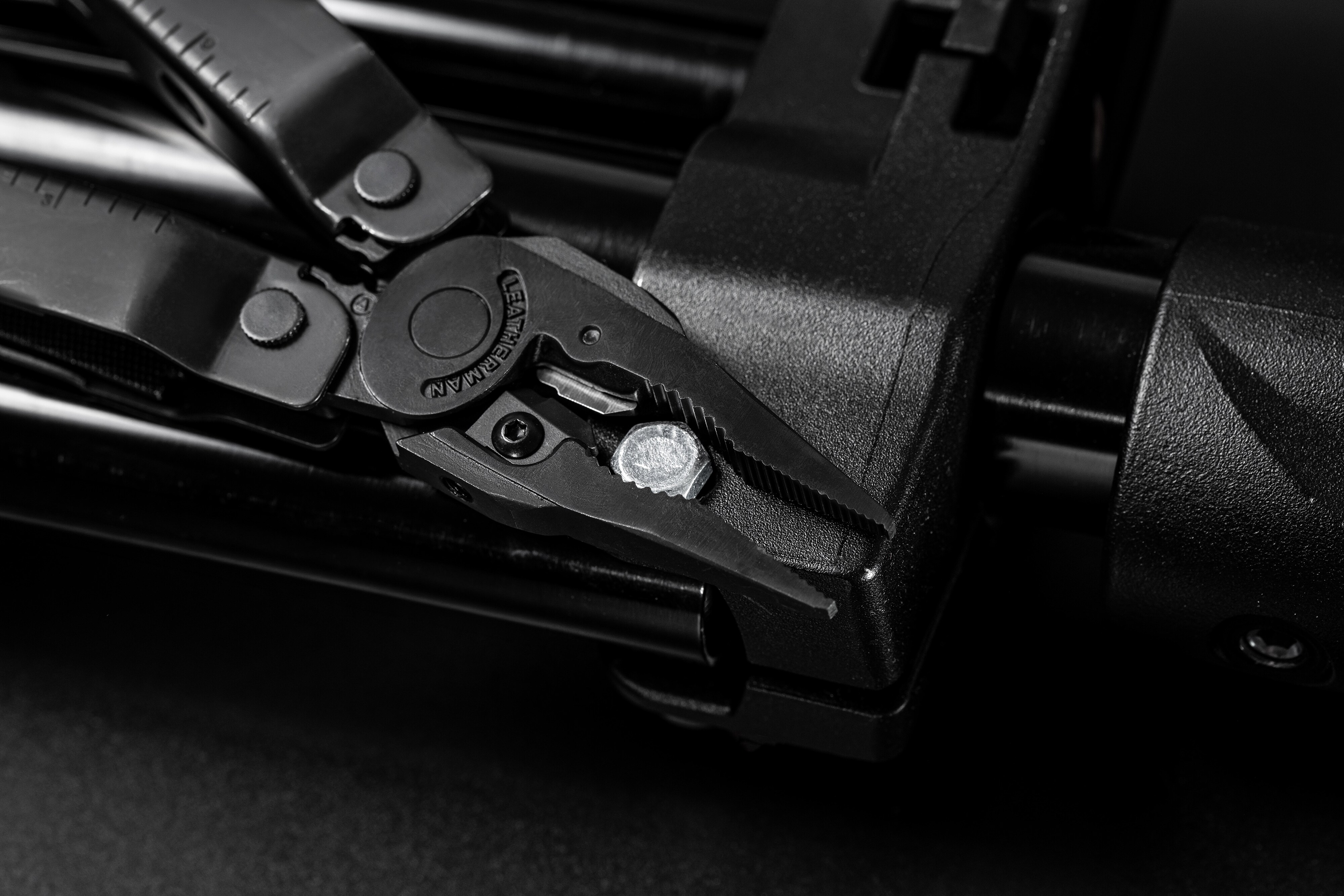 Multitool Super Tool 300M Leatherman - Black