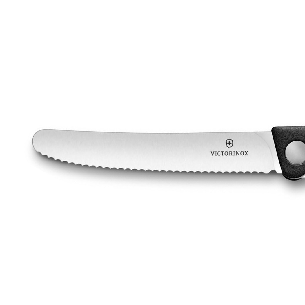 Couteau de cuisine pliant - lame dentelée avec pointe arrondie Victorinox - Black