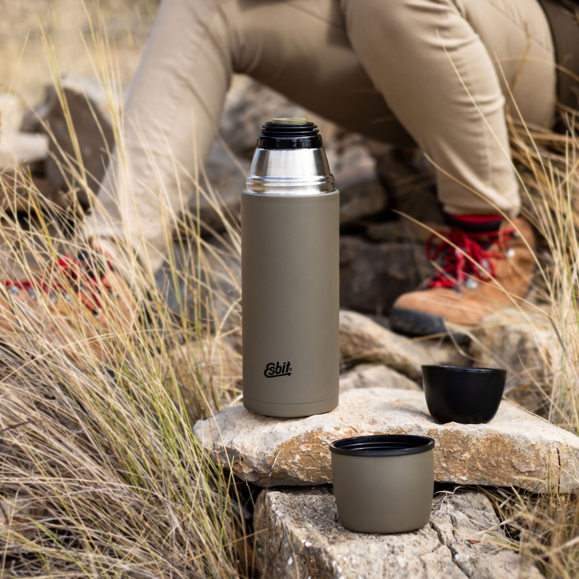 Thermos Vacuum Flask 0,75 L Esbit - Olive Green