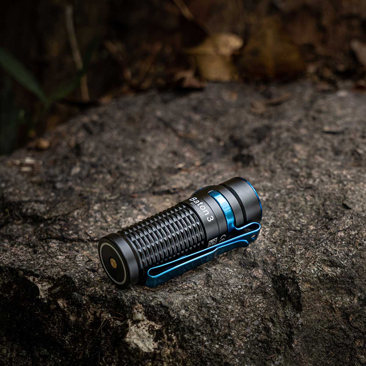 Lampe de poche rechargeable Baton 3 Premium Edition  avec étui de chargement sans fil Black - 1200 lumens Olight