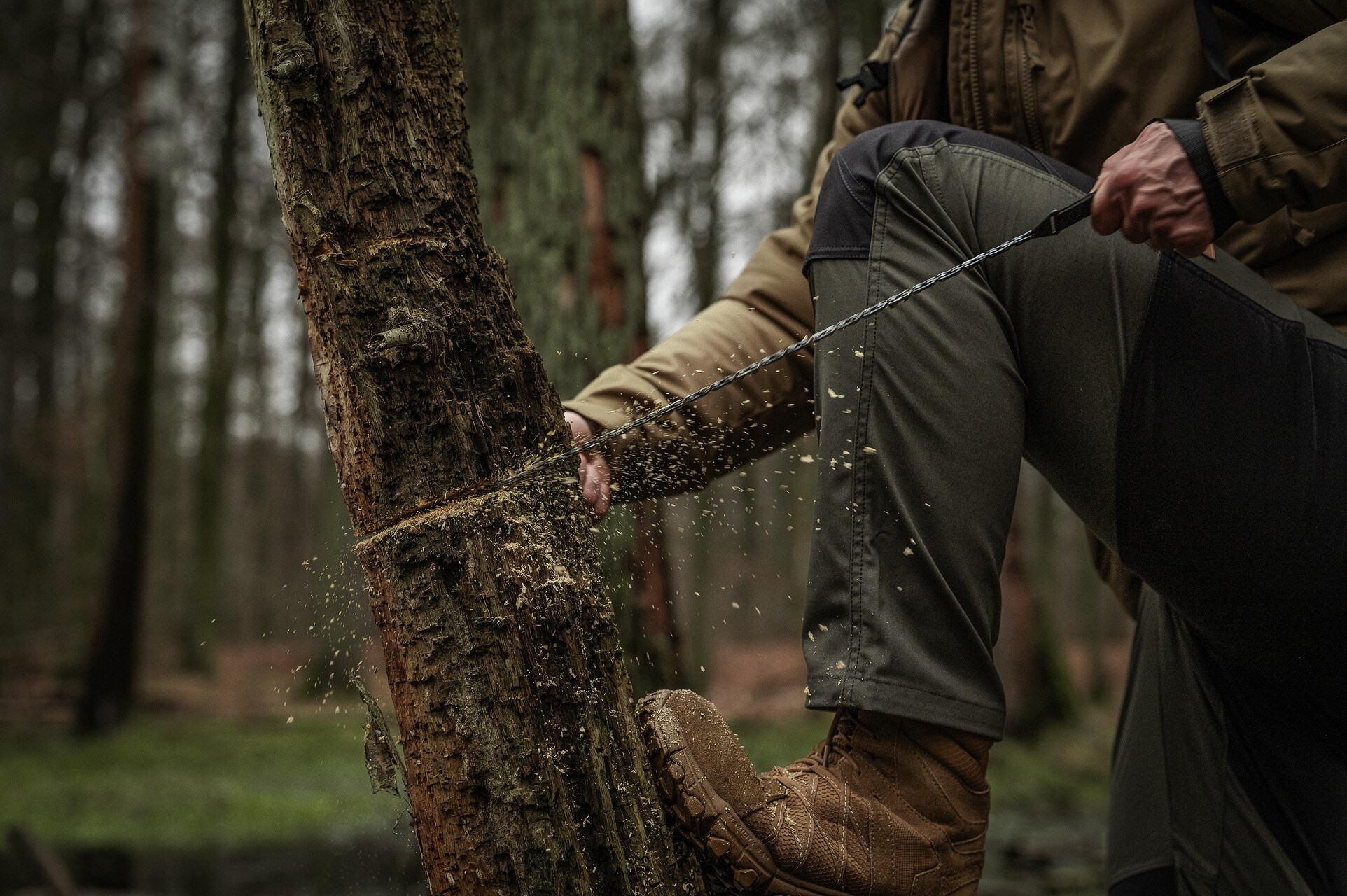 Scie à chaîne manuelle Army Chainsaw avec poignées Badger Outdoor