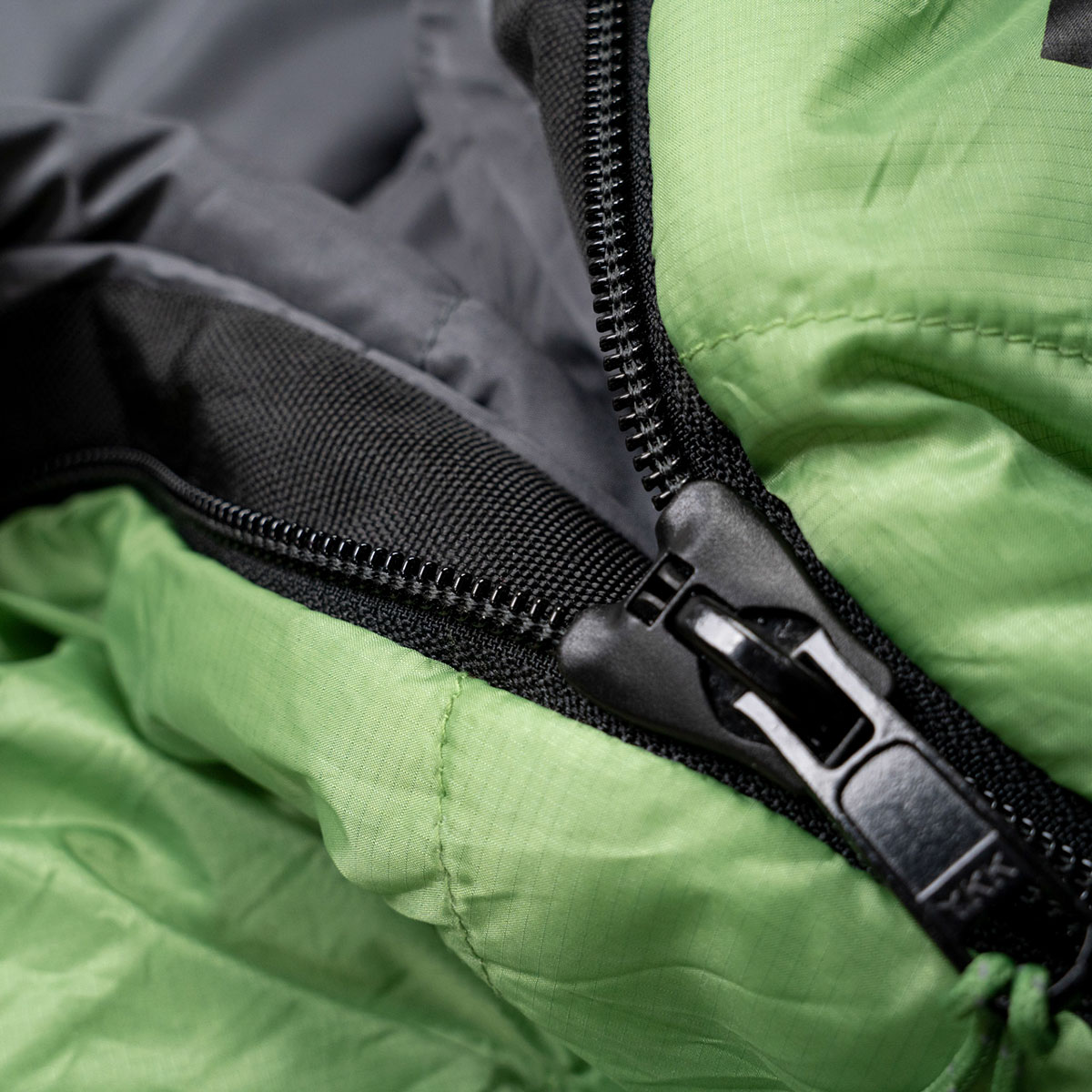 Alpinus Ultralight 850 hálózsák Zöld - bal