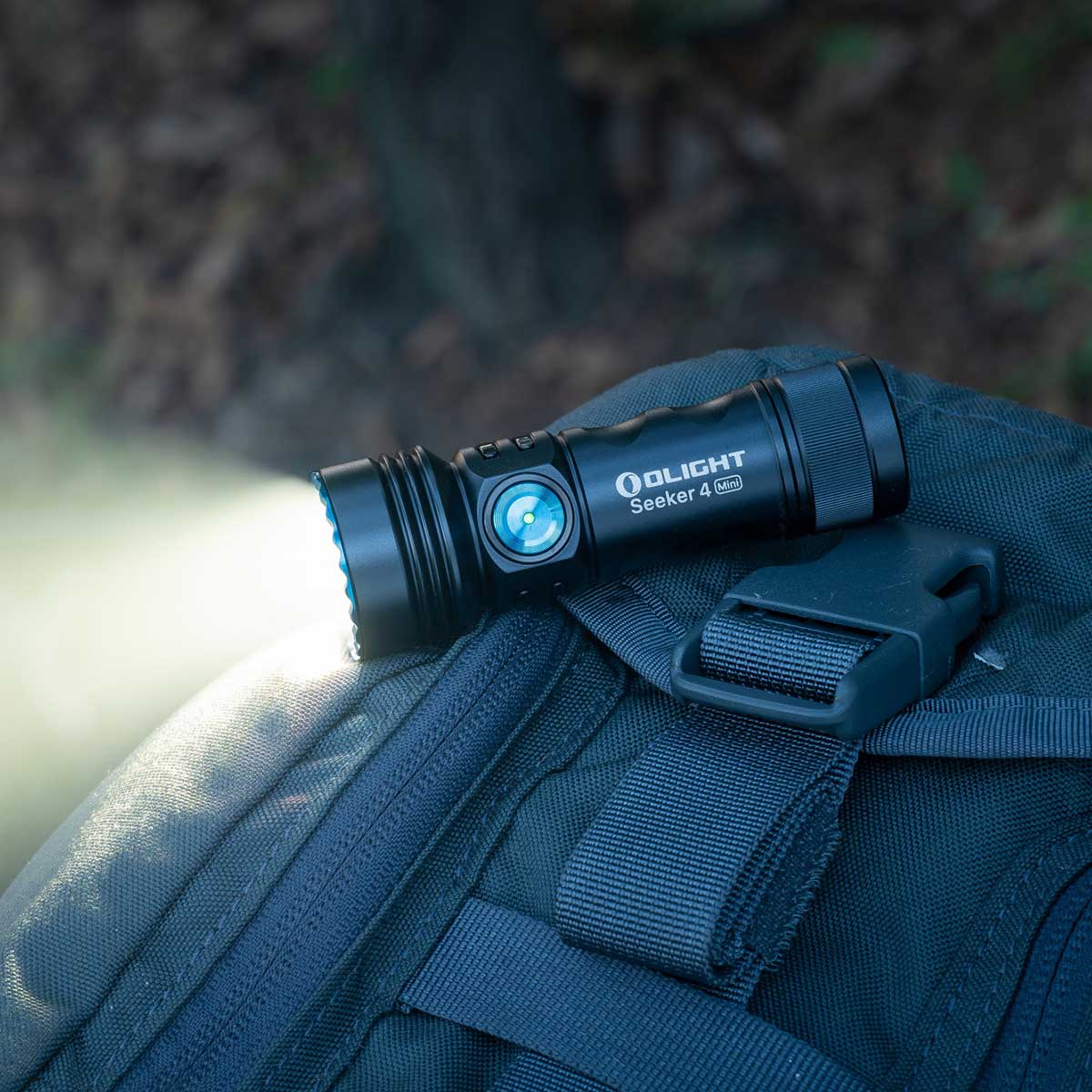 Olight Seeker 4 Mini Cool White taktikai zseblámpa Black - 1200 lumen