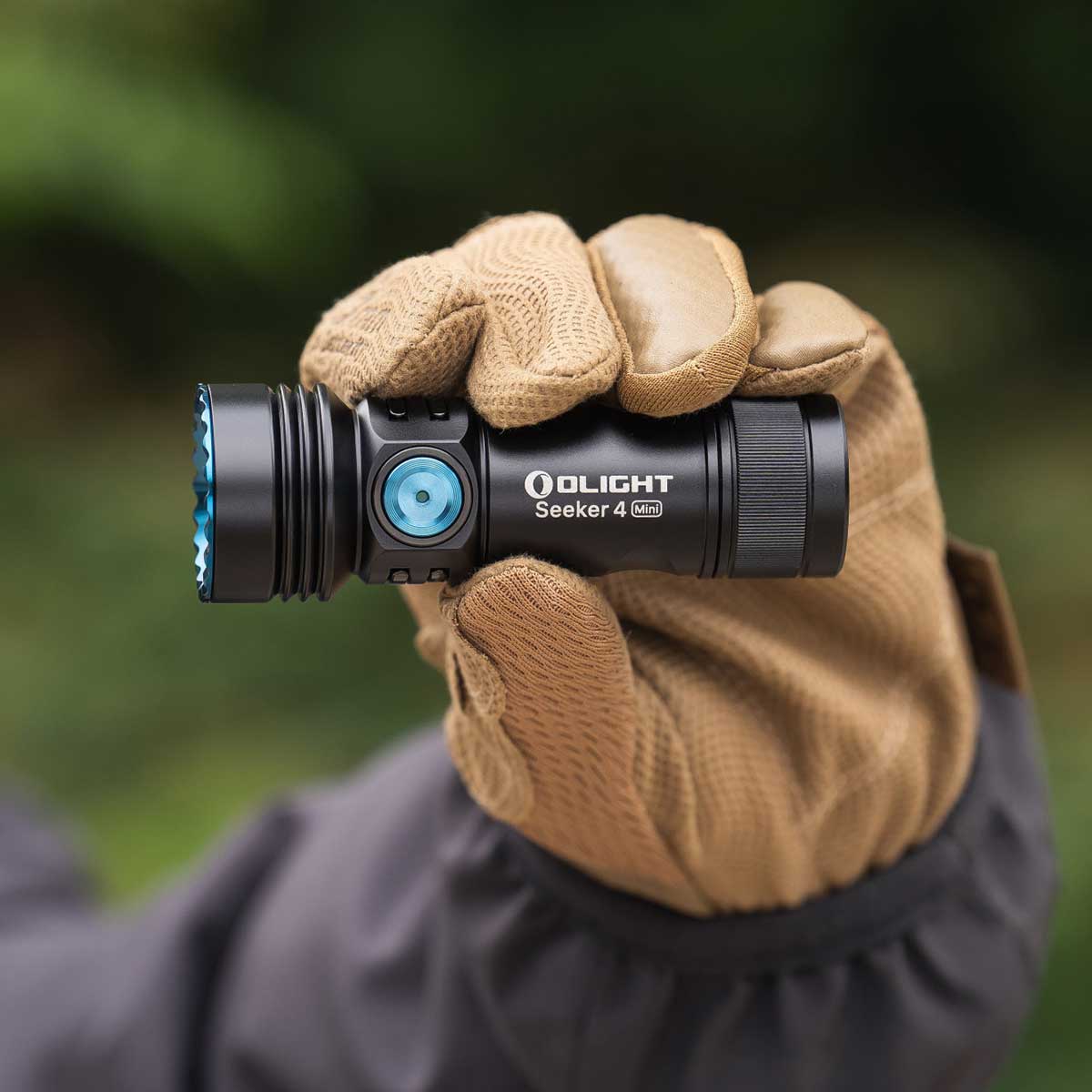 Olight Seeker 4 Mini Cool White taktikai zseblámpa Black - 1200 lumen