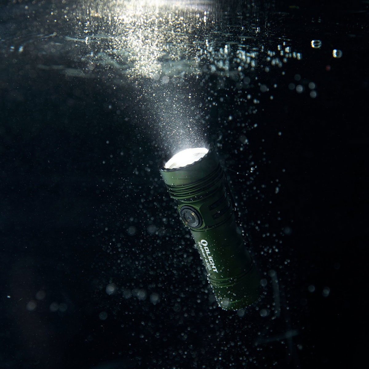 Olight Seeker 4 Mini Cool White taktikai zseblámpa OD Green - 1200 lumen