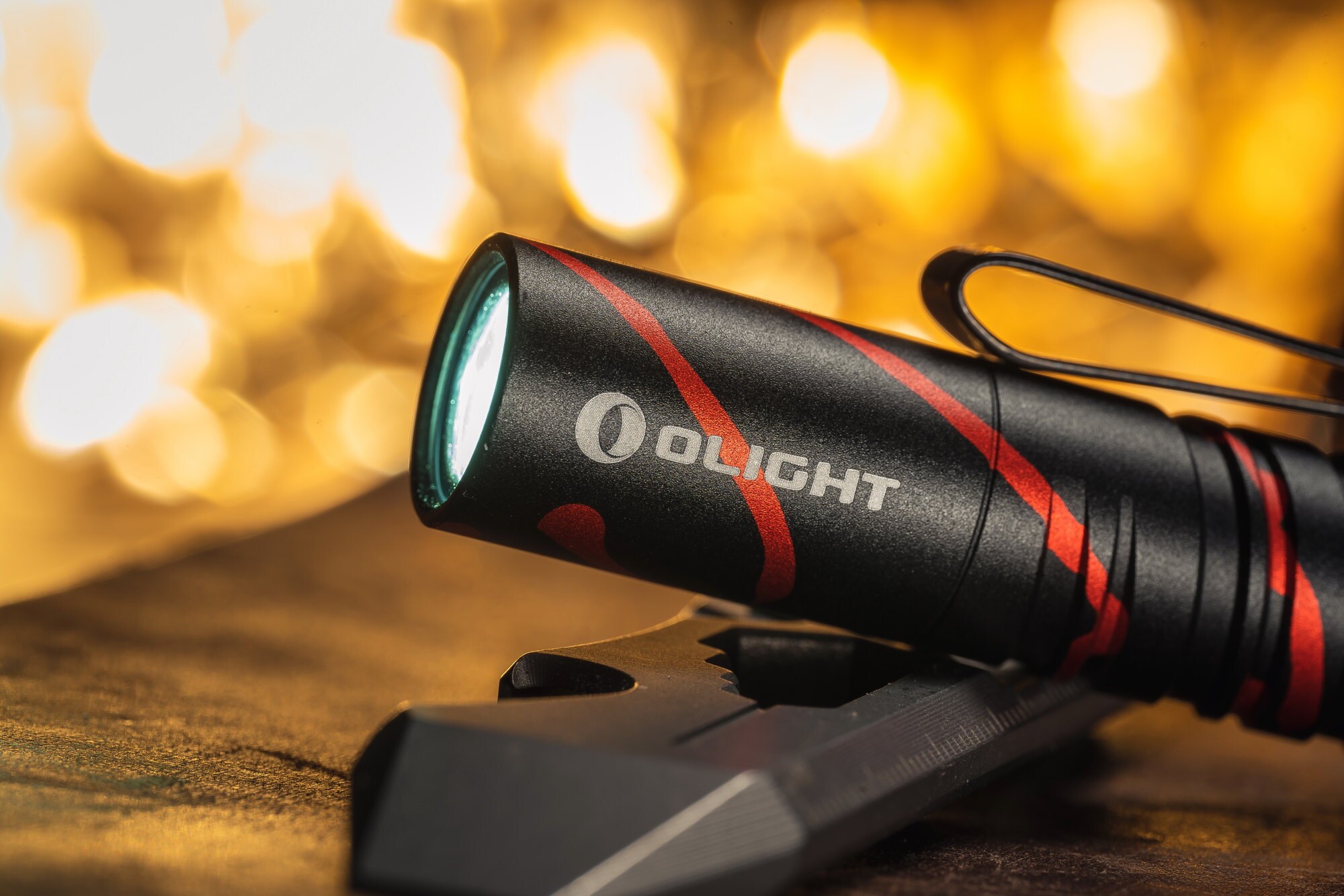 Olight I3T EOS zseblámpa Black Lava - 180 lumen