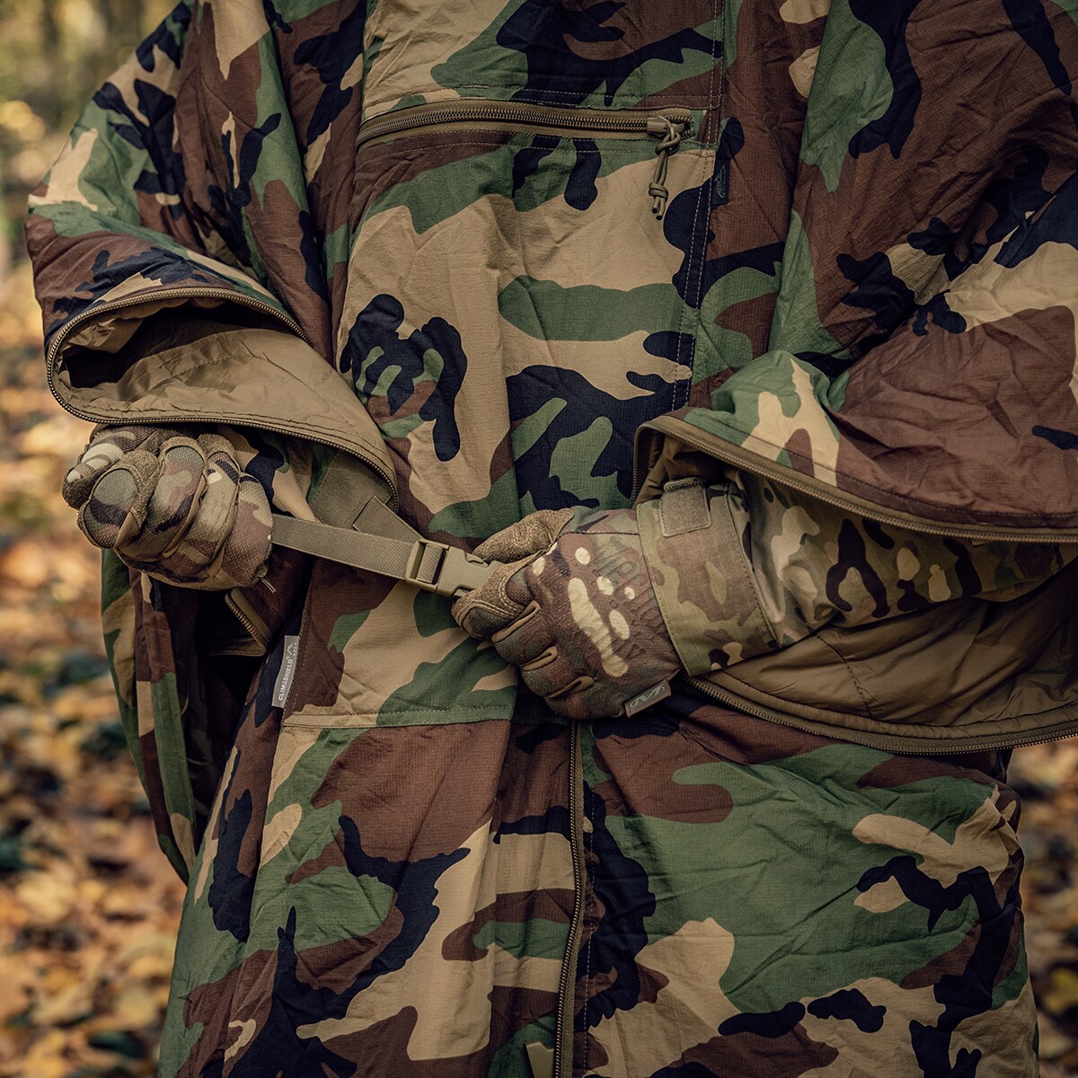 Helikon Swagman Roll Climashield Apex poncsó hálózsák funkcióval - US Woodland