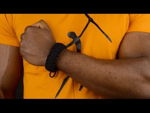 Bushmen Paracord karkötő tűzszerszámmal 6 m - Black