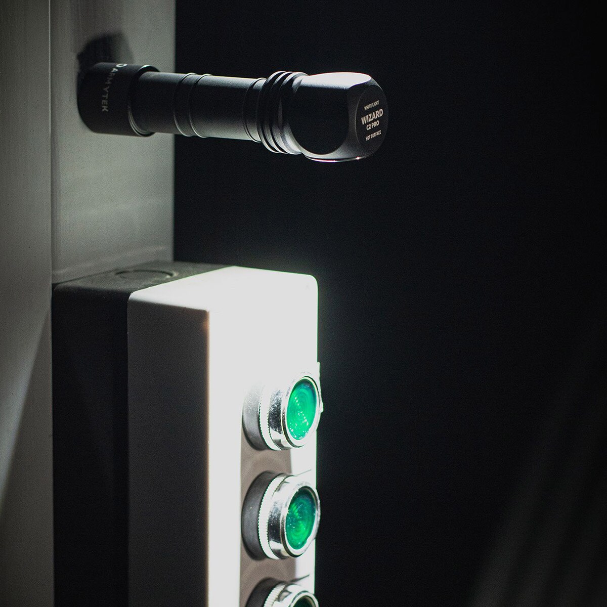 Armytek Wizard C2 Pro Magnet USB White 3w1 fej- és derékszögű lámpa - 2500 lumen