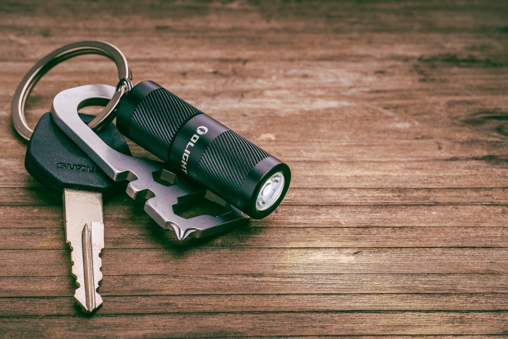 Olight I1R 2 Pro zseblámpa - 180 Lumen