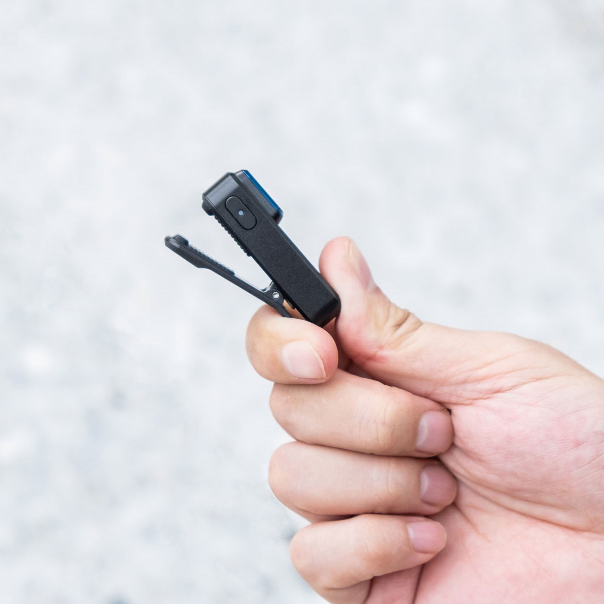 Olight Oclip újratölthető zseblámpa - 300 lumen