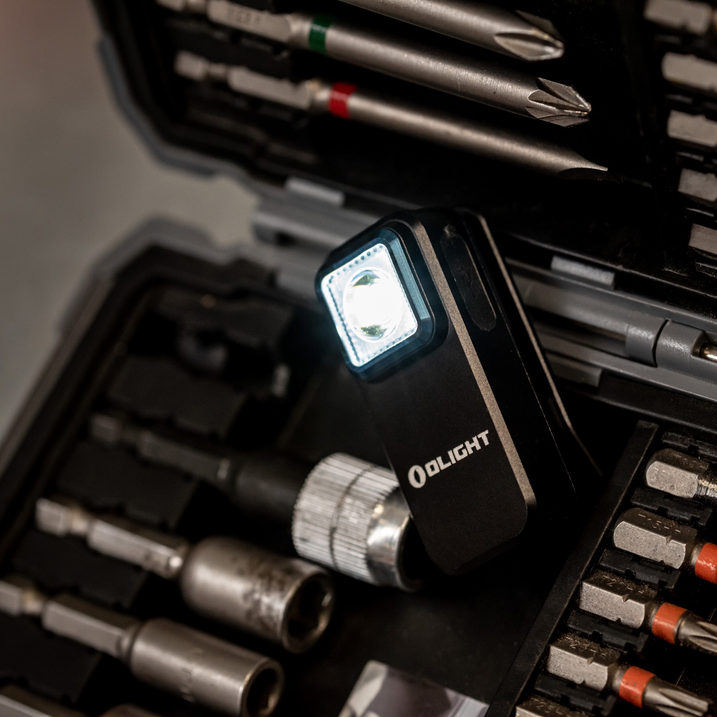 Olight Oclip újratölthető zseblámpa - 300 lumen
