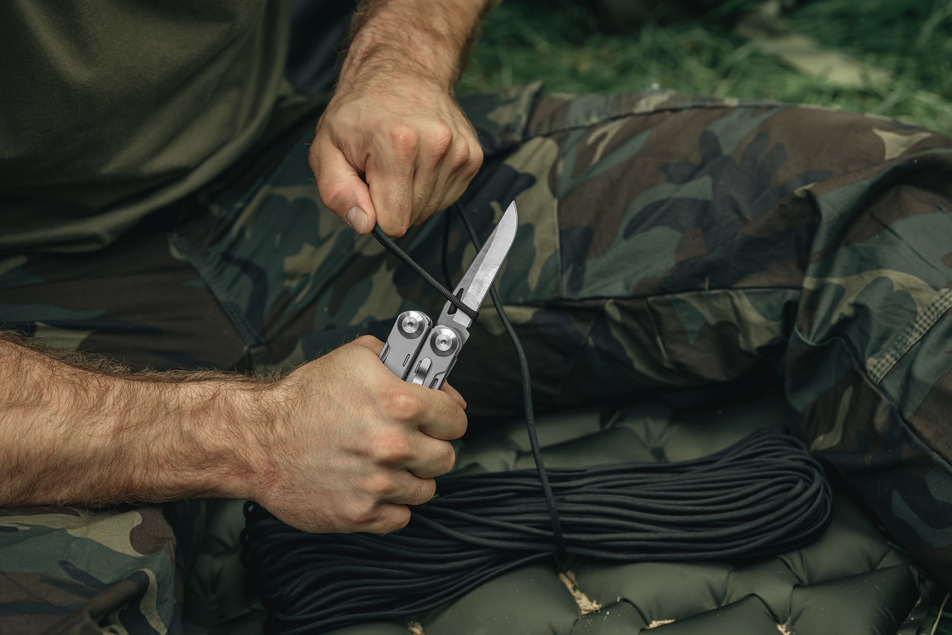 Badger Outdoor 550 Paracord ejtőernyőzsinór 30 m - Black