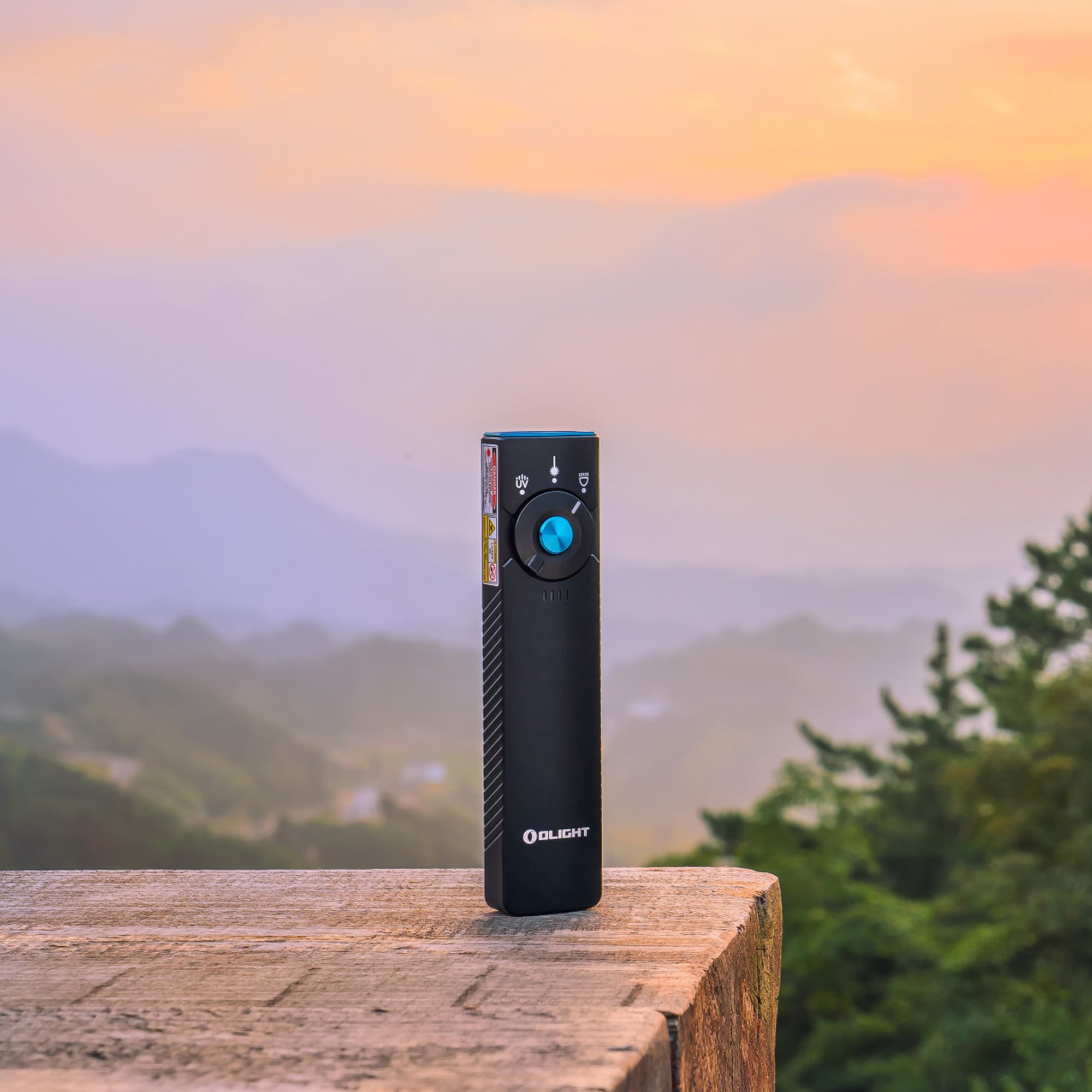 Olight Arkfeld Pro UV Cool White zseblámpa lézermutatóval Black - 1300 lumen