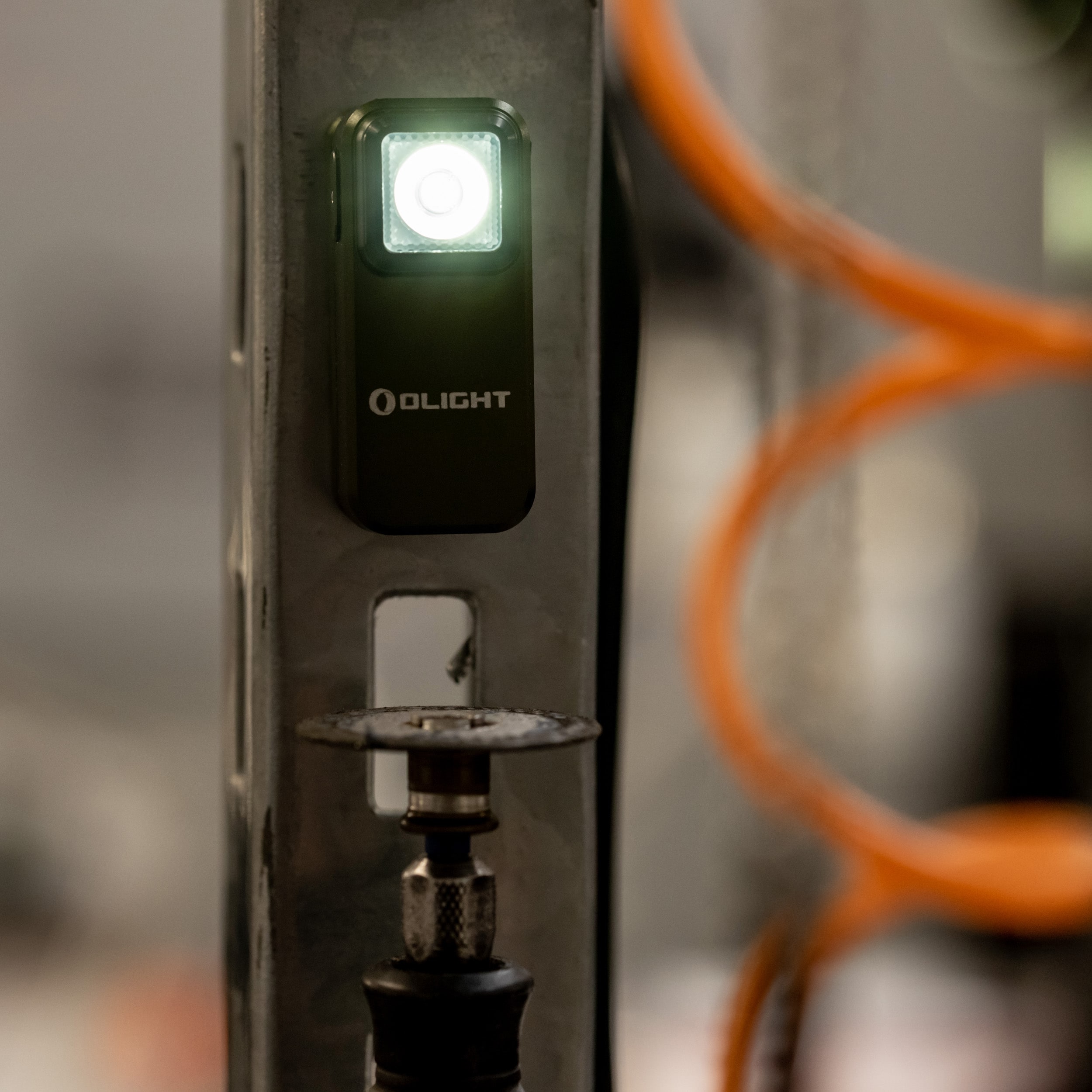 Olight Oclip újratölthető zseblámpa OD Green - 300 lumen